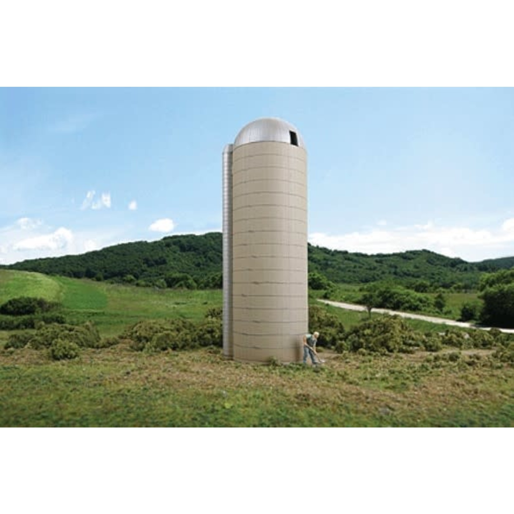 Walthers Cornerstone HO Rural Concrete-Style Silo Kit