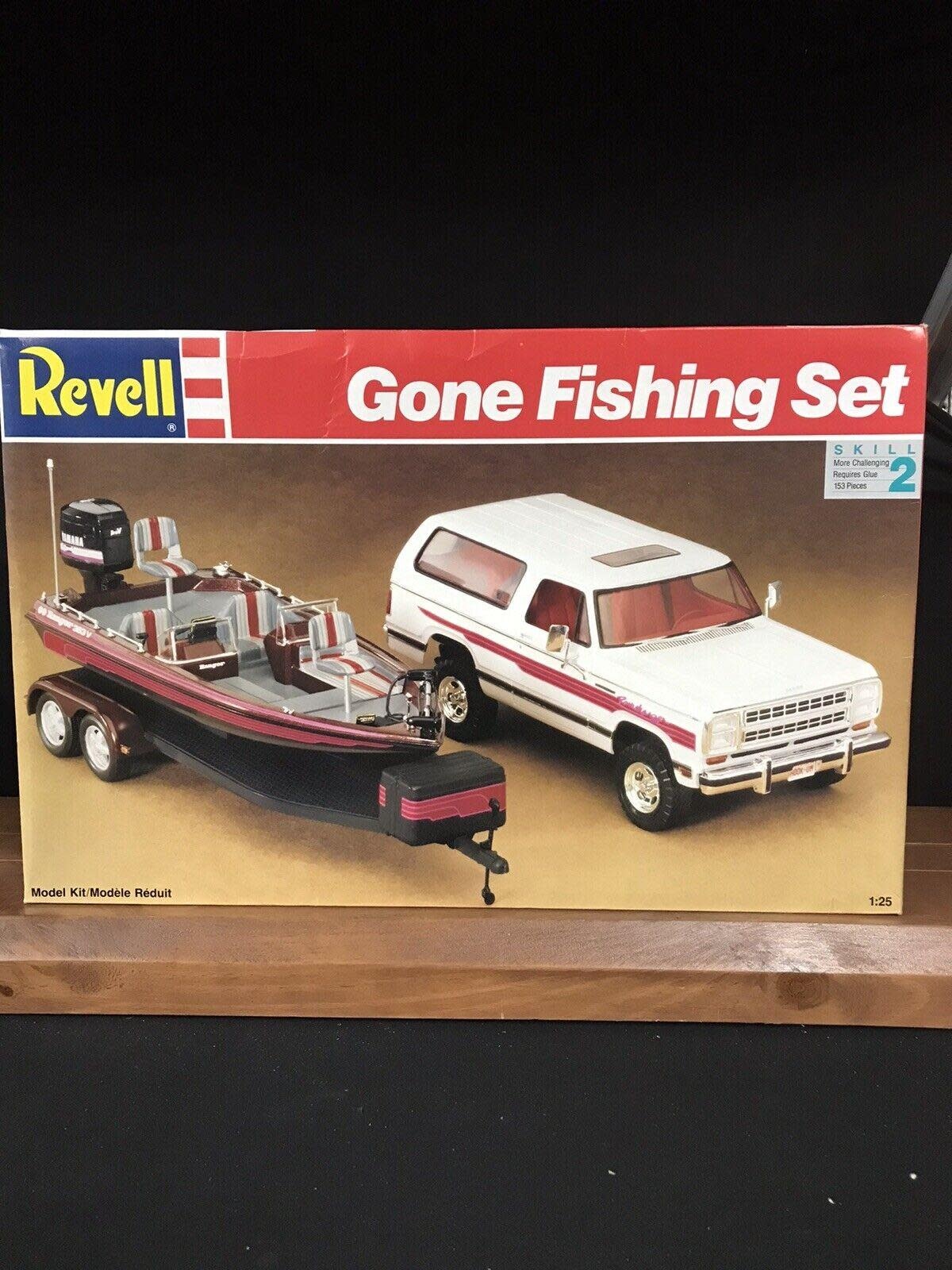 Revell 1/24 1980 Ford Bronco With Bass Boat Kit - Paris Junction