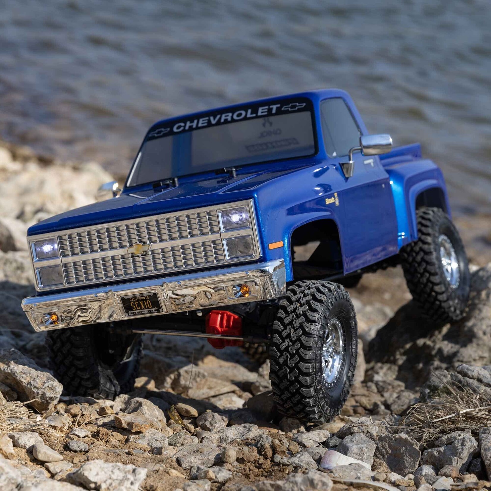 Axial 1/10 SCX10 III Base Camp 82 Chevy K10 RTR Blue