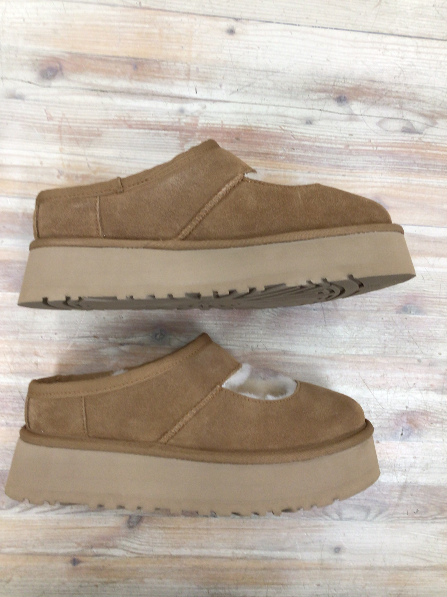 シューズ・サンダルその他 UGG Mary Jane Le Bea in chestnut colour UGG® Bea Mary Jane for Women | UGG®
