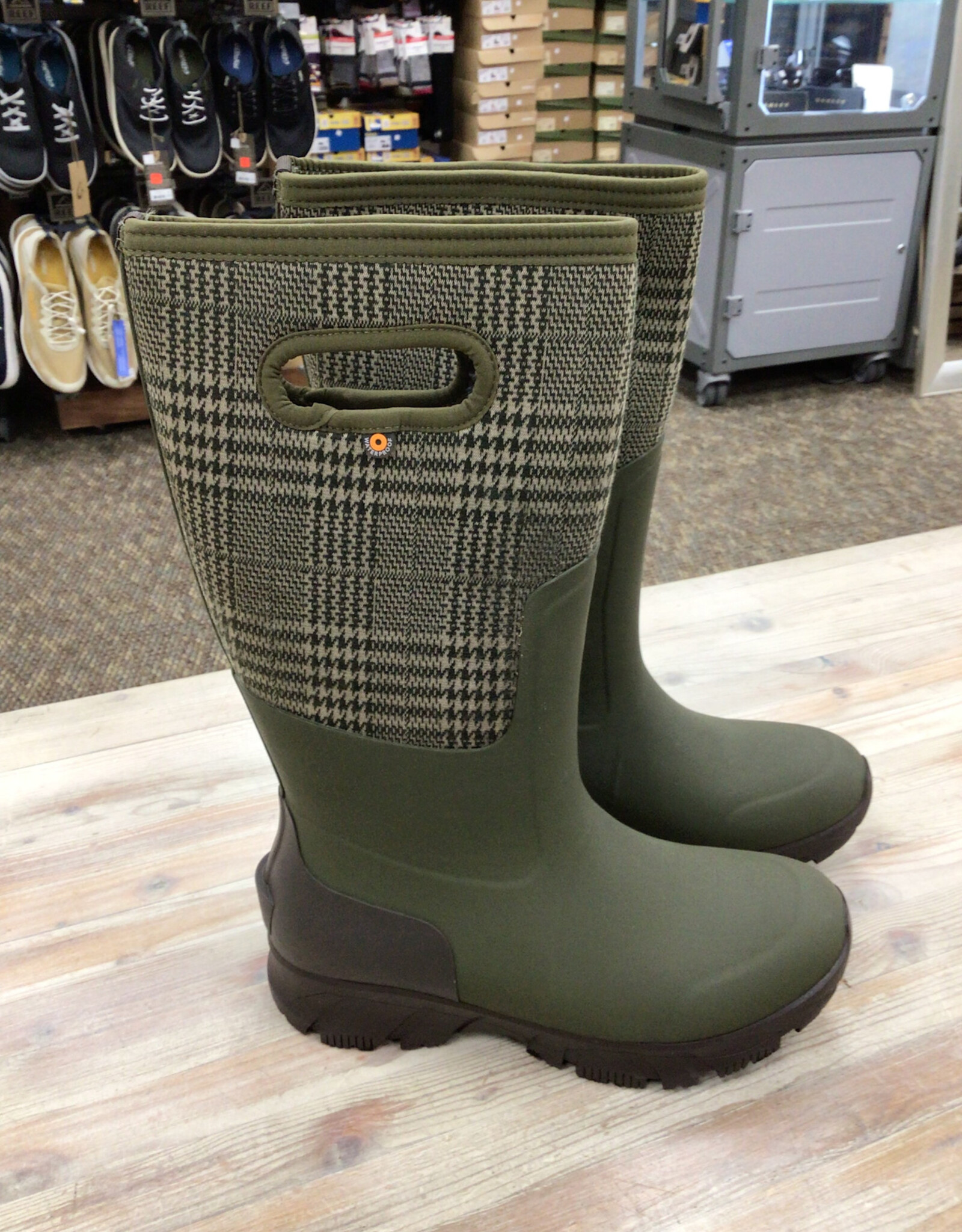 Bogs Bogs 73602 Whiteout Plaid Ladies’