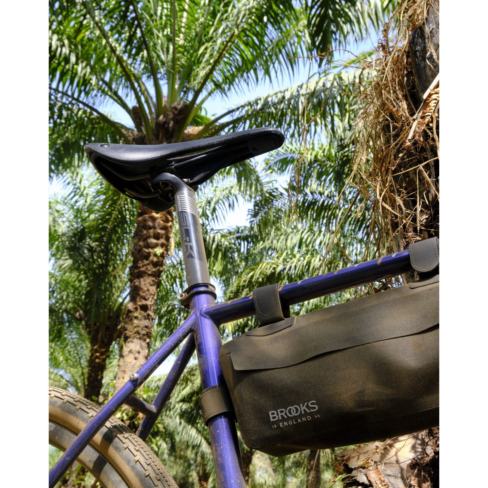 Brooks B17