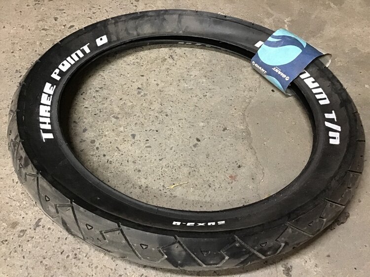 Pneu stiletto magnum 20x3.0