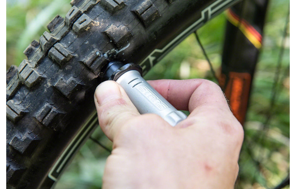 Stan's NoTubes Dart Tool