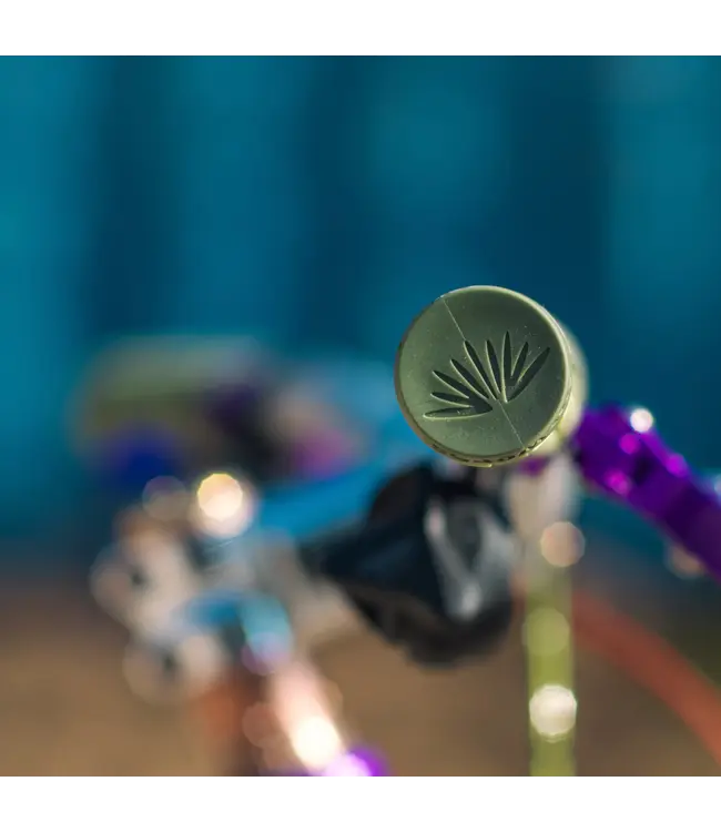 TOMII CYCLES x SIMWORKS  Farwest Grip
