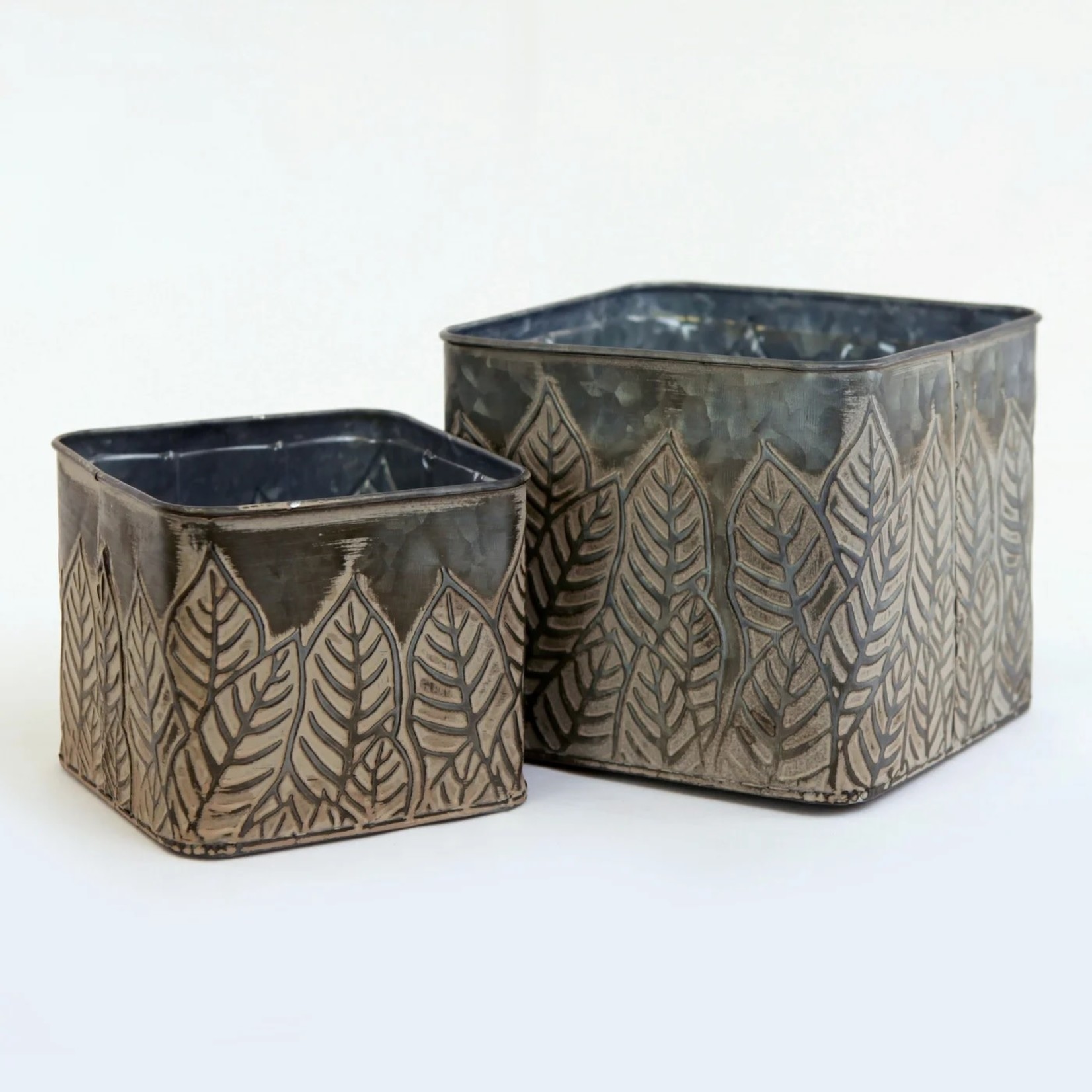 planter Grey w/Leaf Pattern Metal Container, w/Liners - Sm