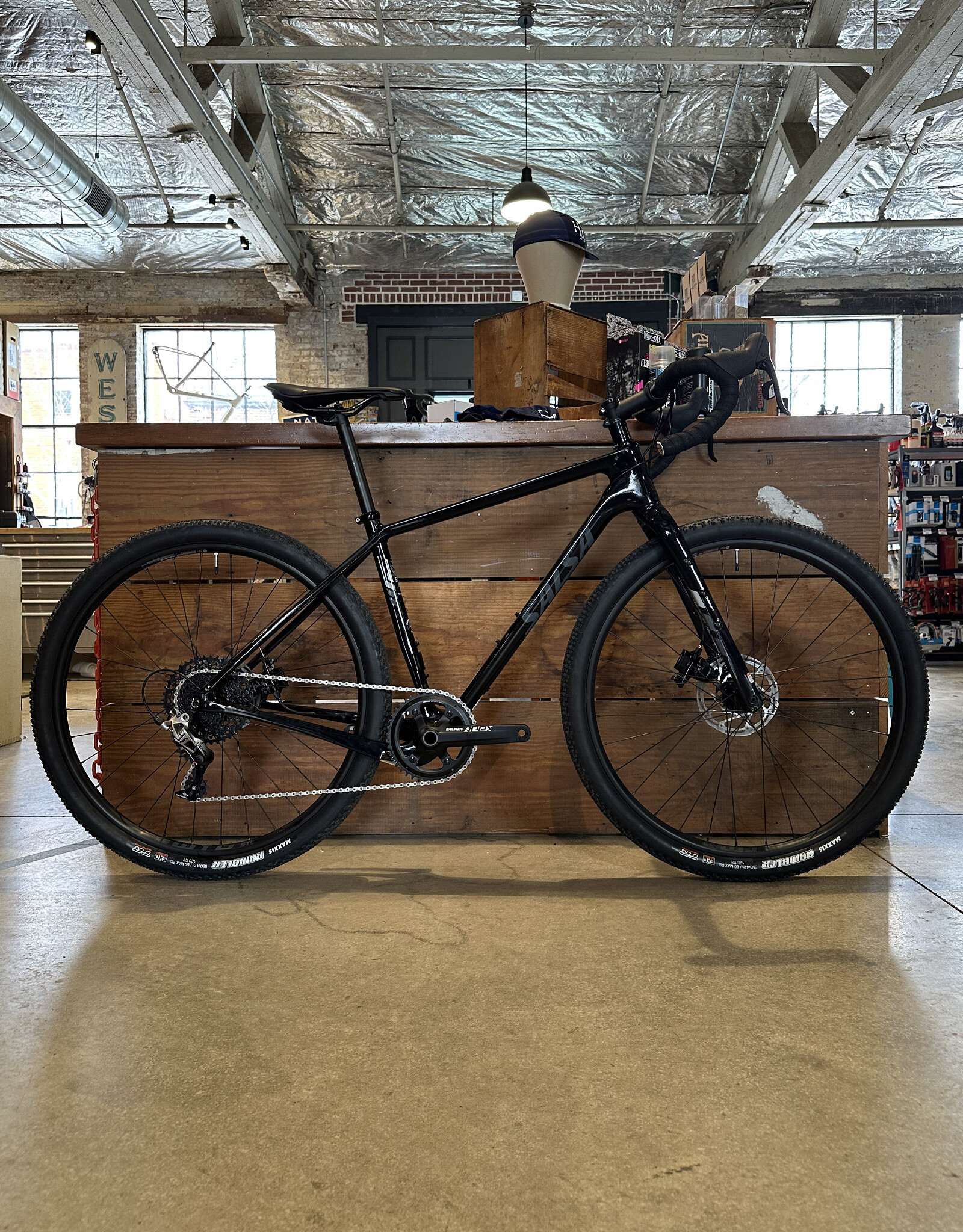 Warbird C Custom Black - 52.5cm