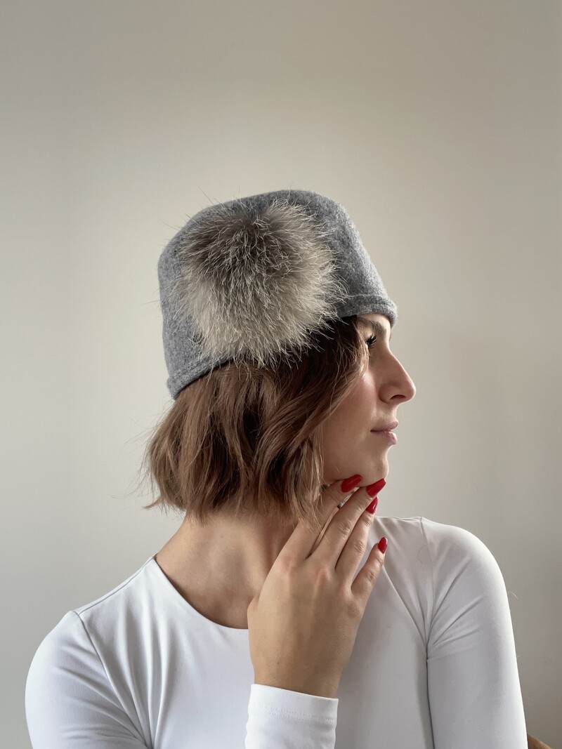 Chapeau Cici avec Pompom sur côté Canadian Hat CHL44886