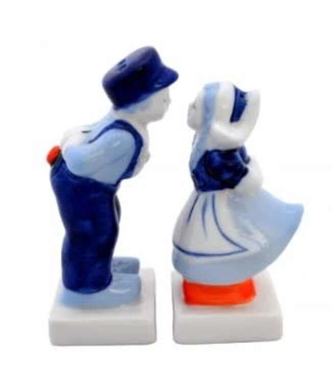Kissing Couple  Salt & Pepper Shaker