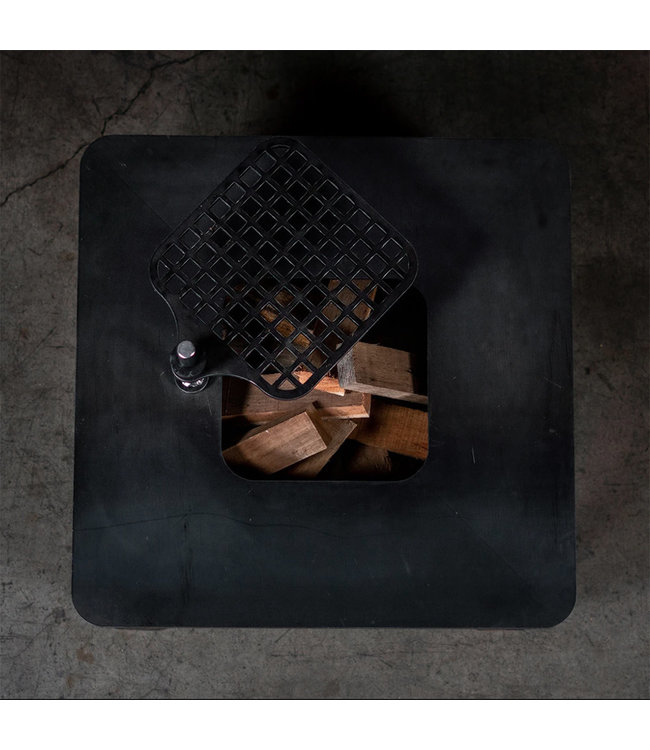 Black Earth Teppan (29” x 29”)