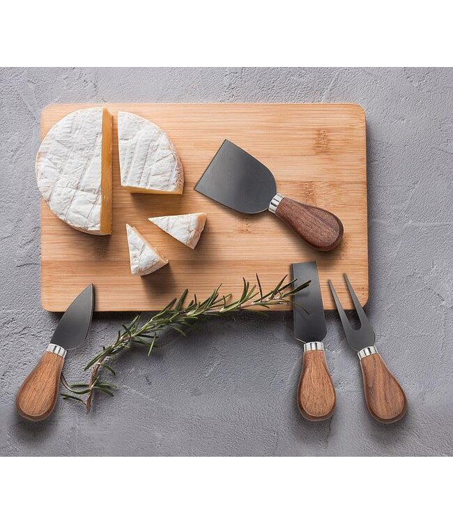 Walnut Handled Cheese Knives. Set of 4