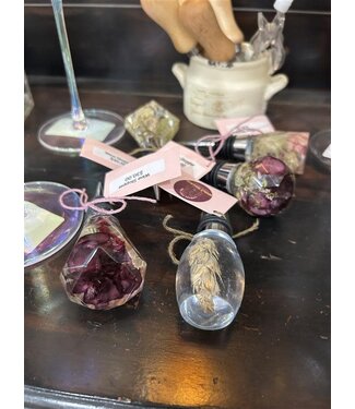 Wilted Wonders (C) Preserved Floral Wine Stopper