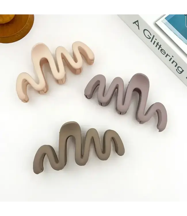 Solid Color Wavy Hair Claw Clip