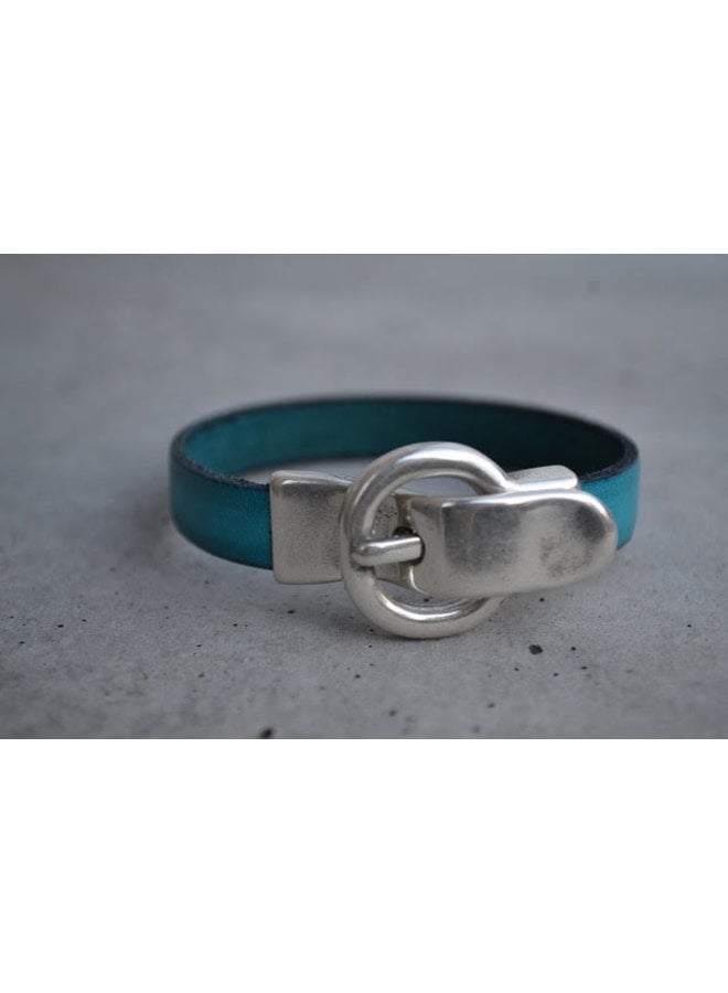Leather band bracelet w/silver plated clasp
