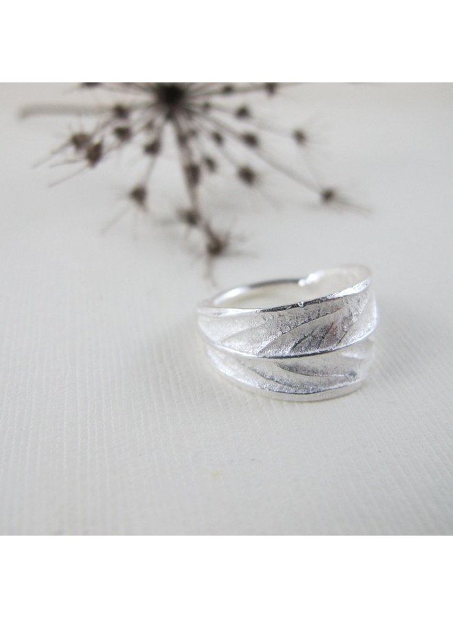 Willow Leaf Imprinted Ring