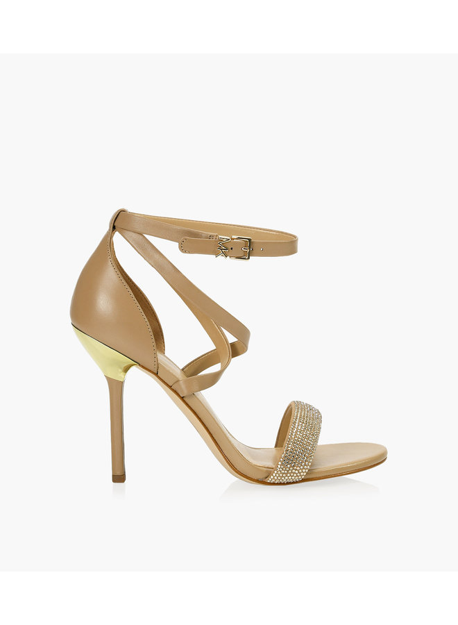 Astrid Sandal