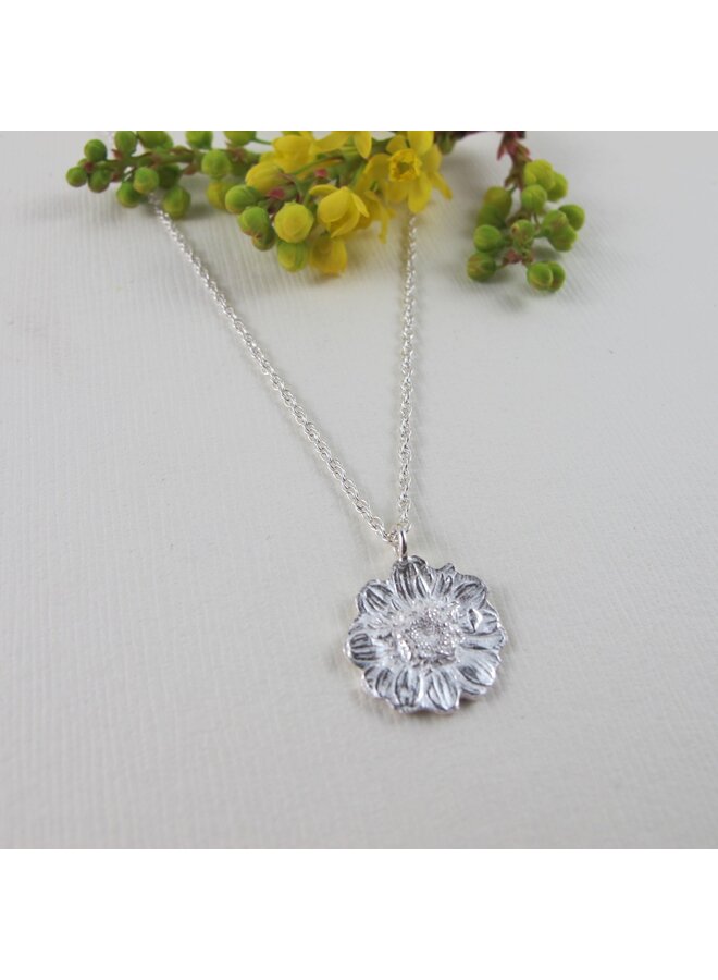 Daisy Flower Necklace 16"