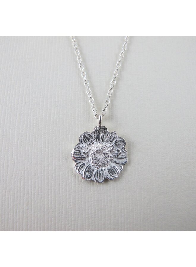 Daisy Flower Necklace 18"