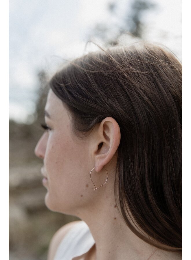 Medium Fish Wire Earring Gold