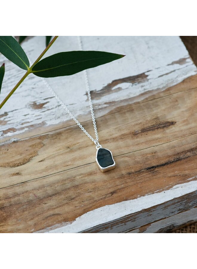 Fleck Labradorite Necklace