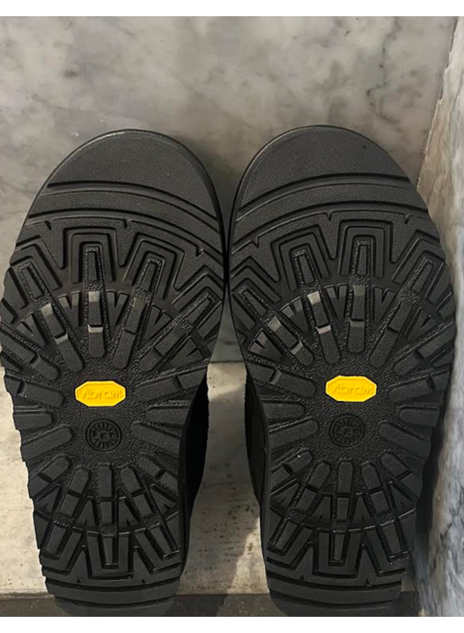 W Tasman GTX