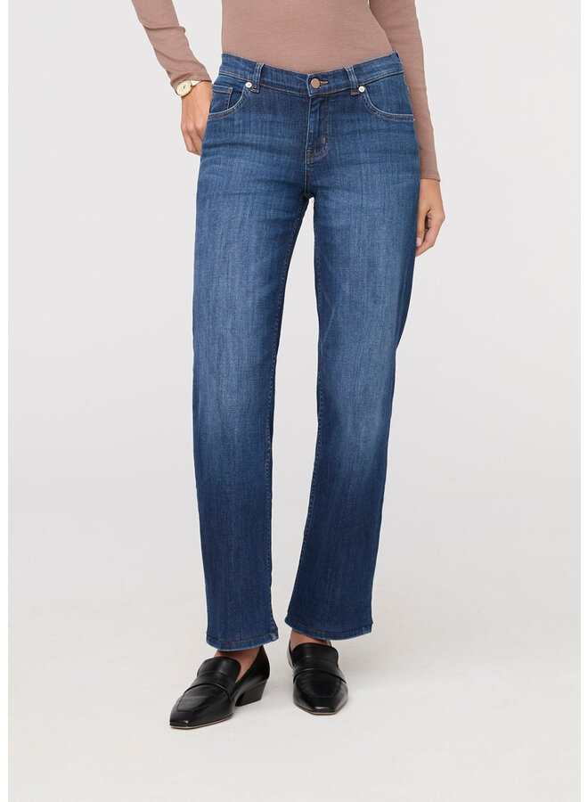 Performance Denim Mid Rise Straight