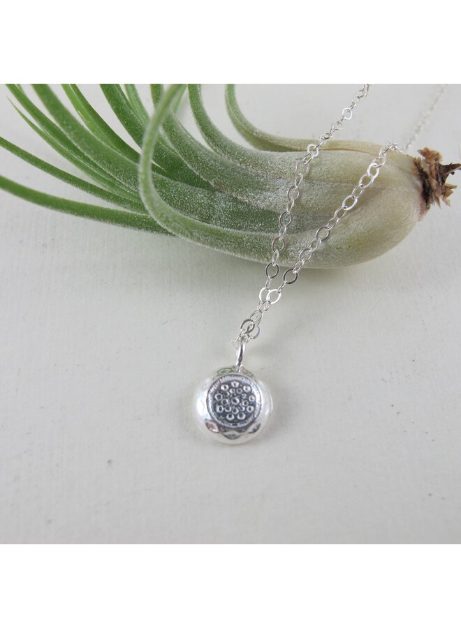 1920s Vintage Button Imprinted Necklace