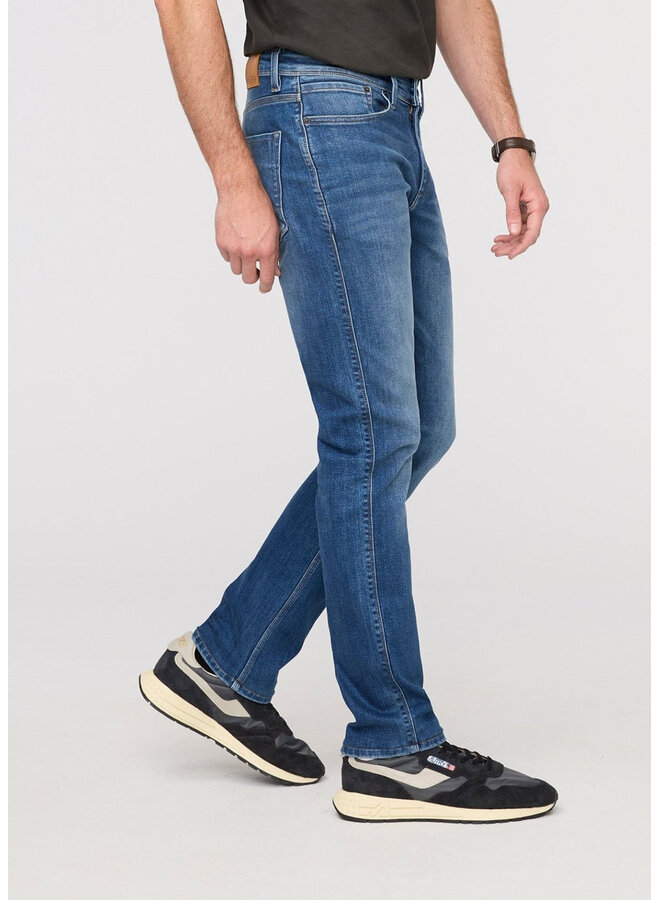 Performance Denim Slim Straight leg