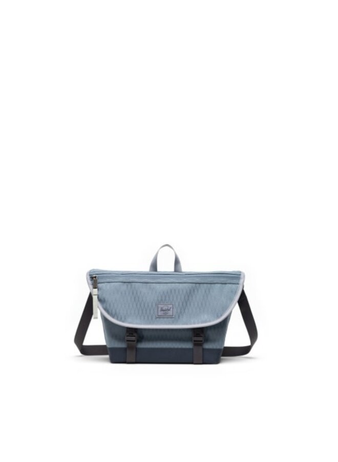 Cove Small Messenger