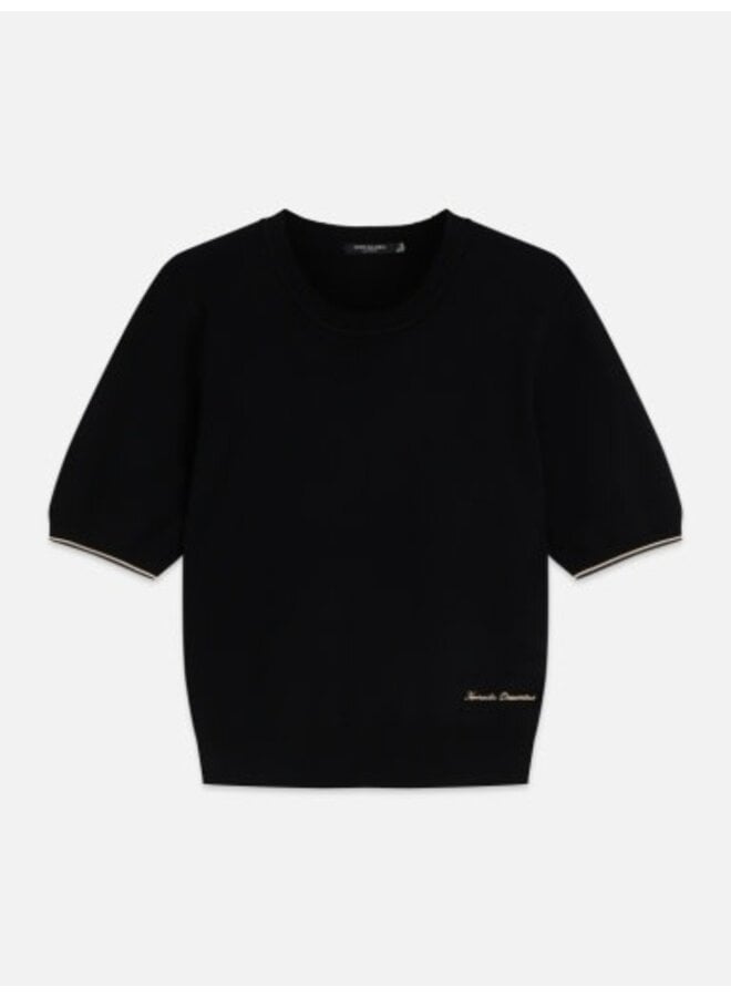 Compact short-sleeved pullover