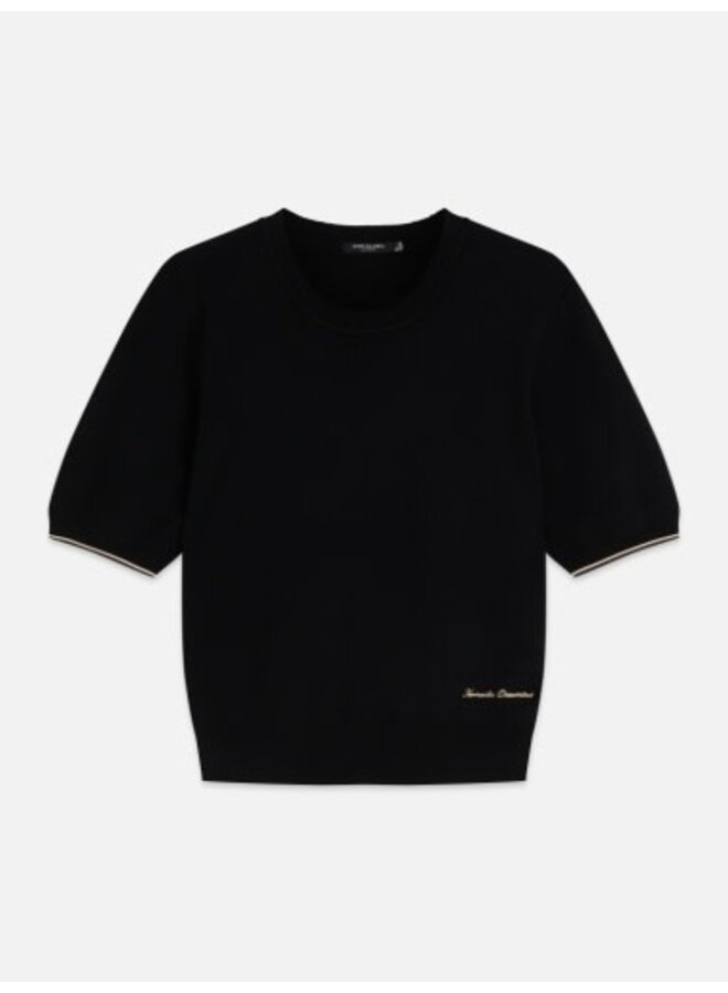 Compact short-sleeved pullover