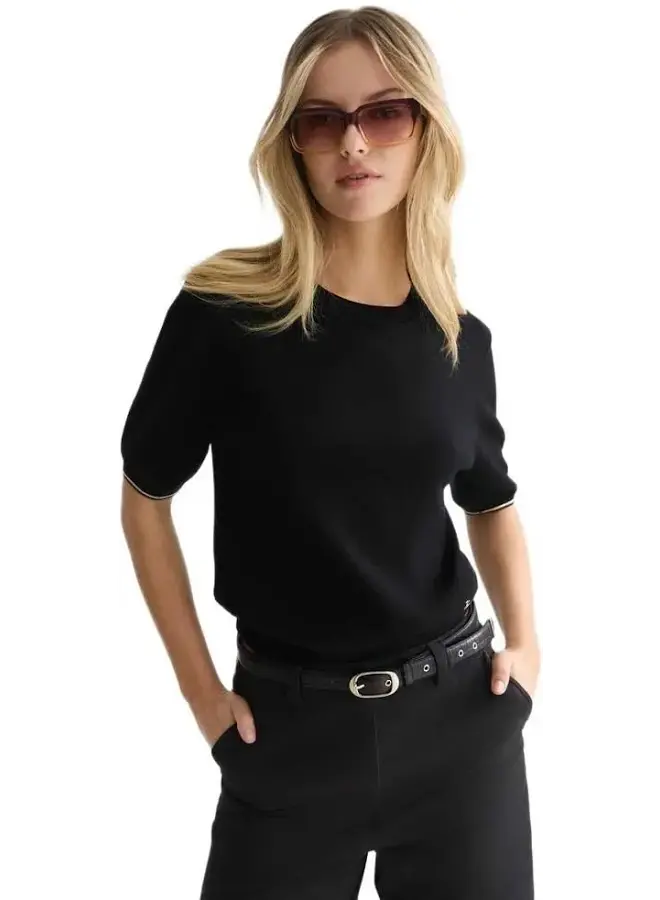 Compact short-sleeved pullover