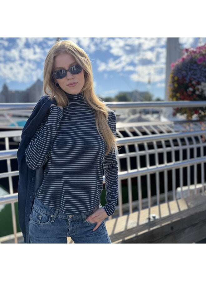 Azra Turtle Neck