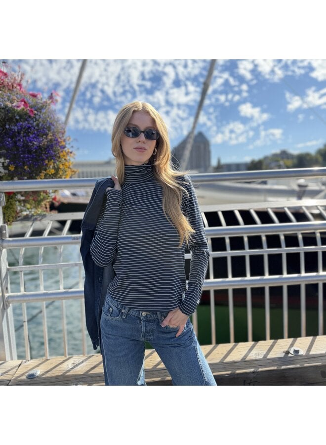 Azra Turtle Neck