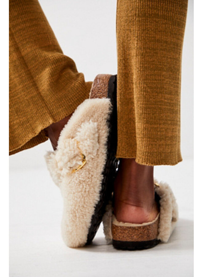 Boston Big Buckle Shearling