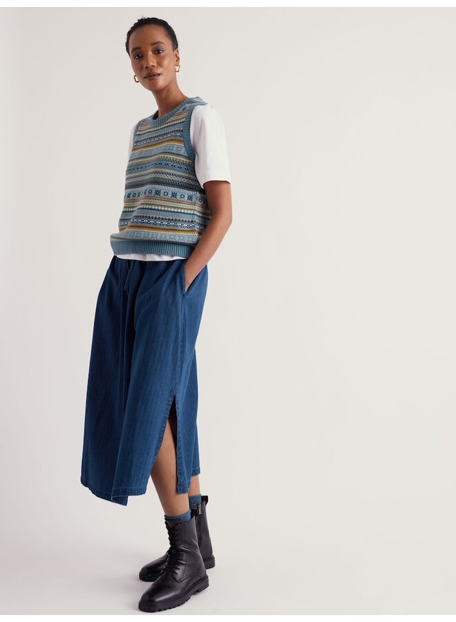 Cove Cottage Vest