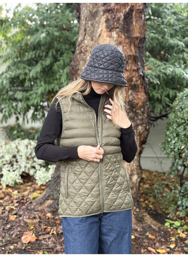 Millie Sherpa Lined Reversible Bucket