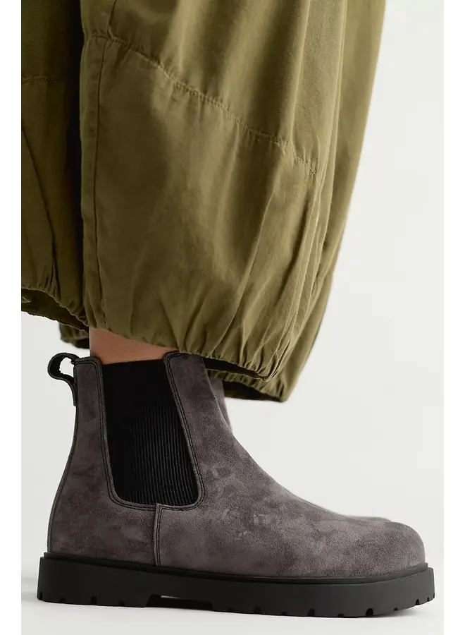 Highwood Slip On Mid Suede R