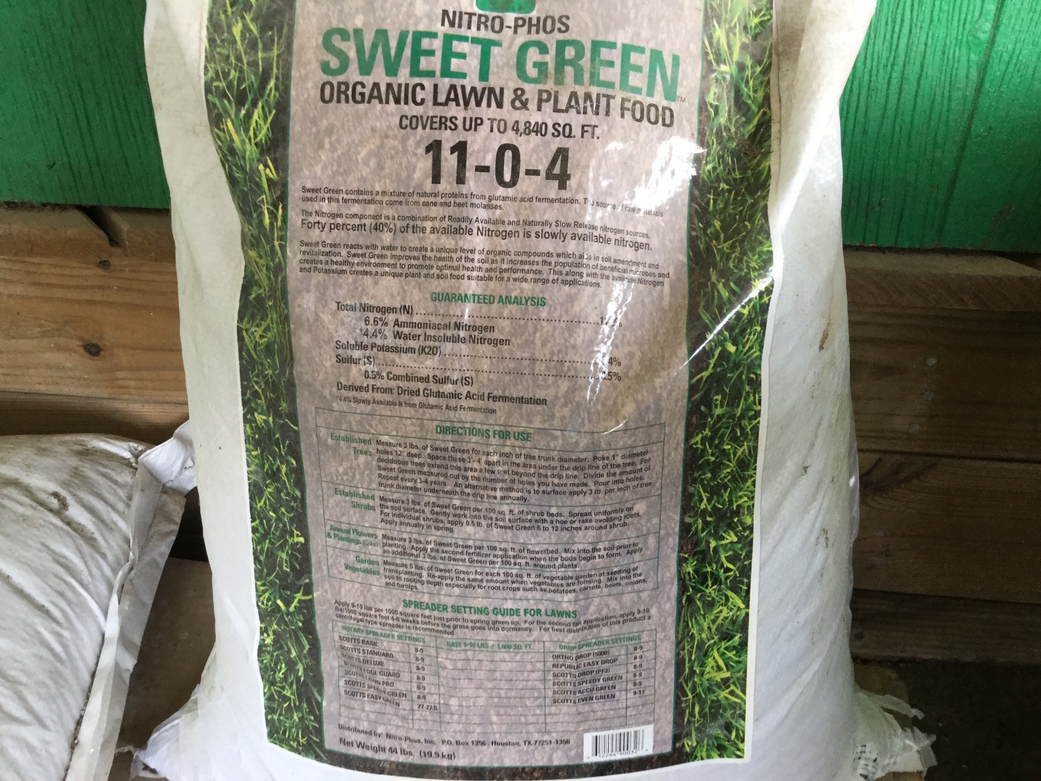 BAG Nitro Phos Sweet Green Lawn Fertilizer 44 lbs. 11-0-4 - Growers