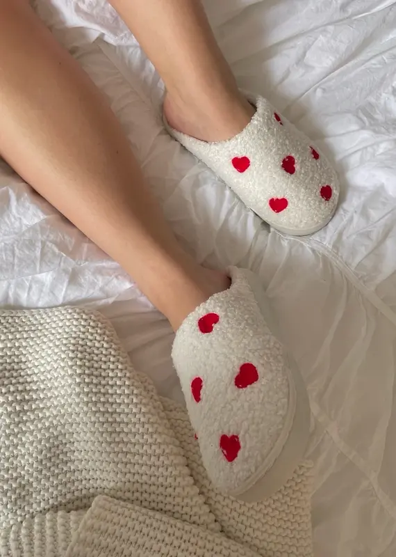 moi d'abord Pantoufles coeurs brodés