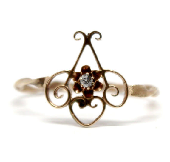 14kt Yellow Gold  Victorian Ring with diamond