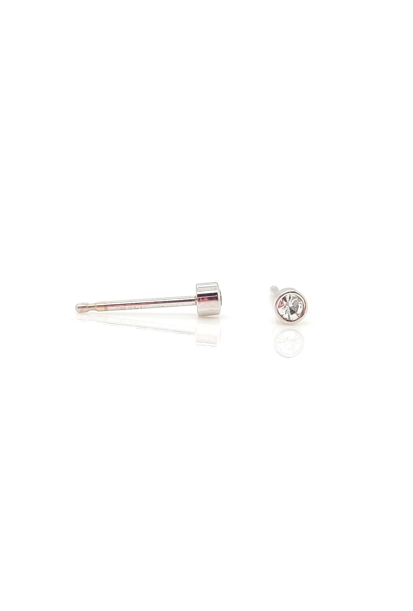 14kt White Gold and Diamond Round Bezel Stud Earrings 0.15cttw