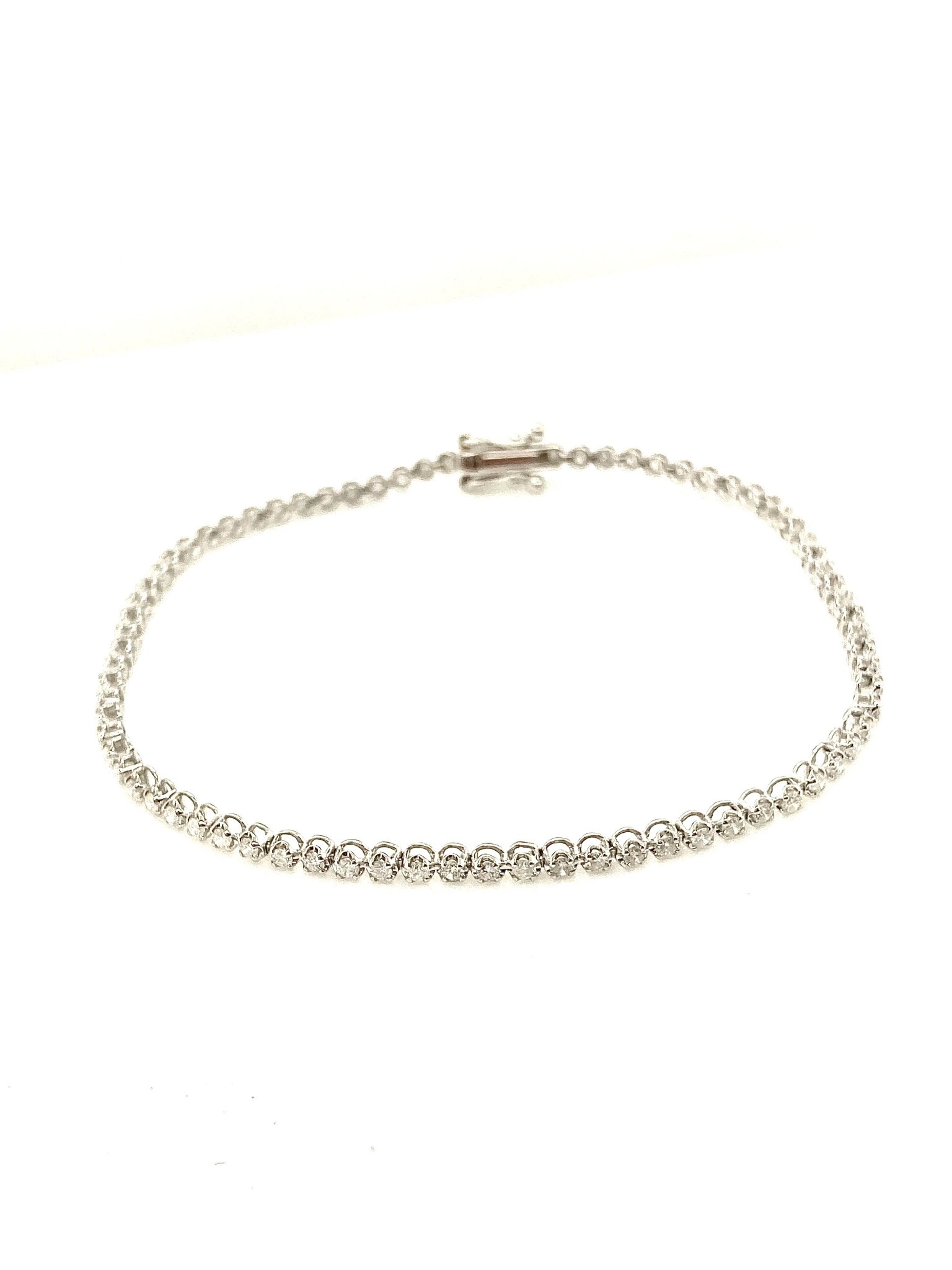 18K White Gold 1.00ctw Diamond Illusion Set 7" Tennis Bracelet