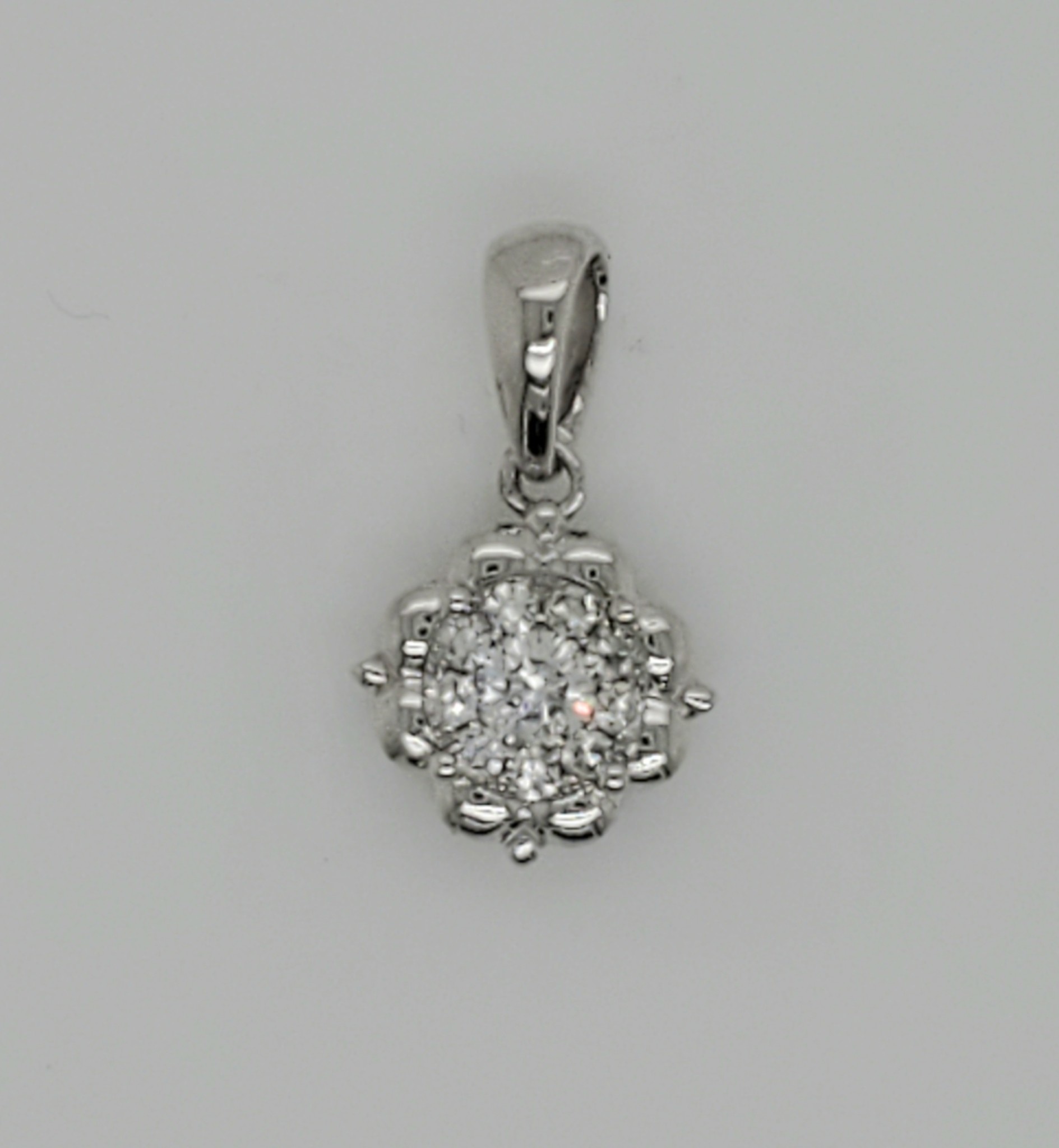 18KT White Gold Diamond Floral Pendant 0.17 CTTW