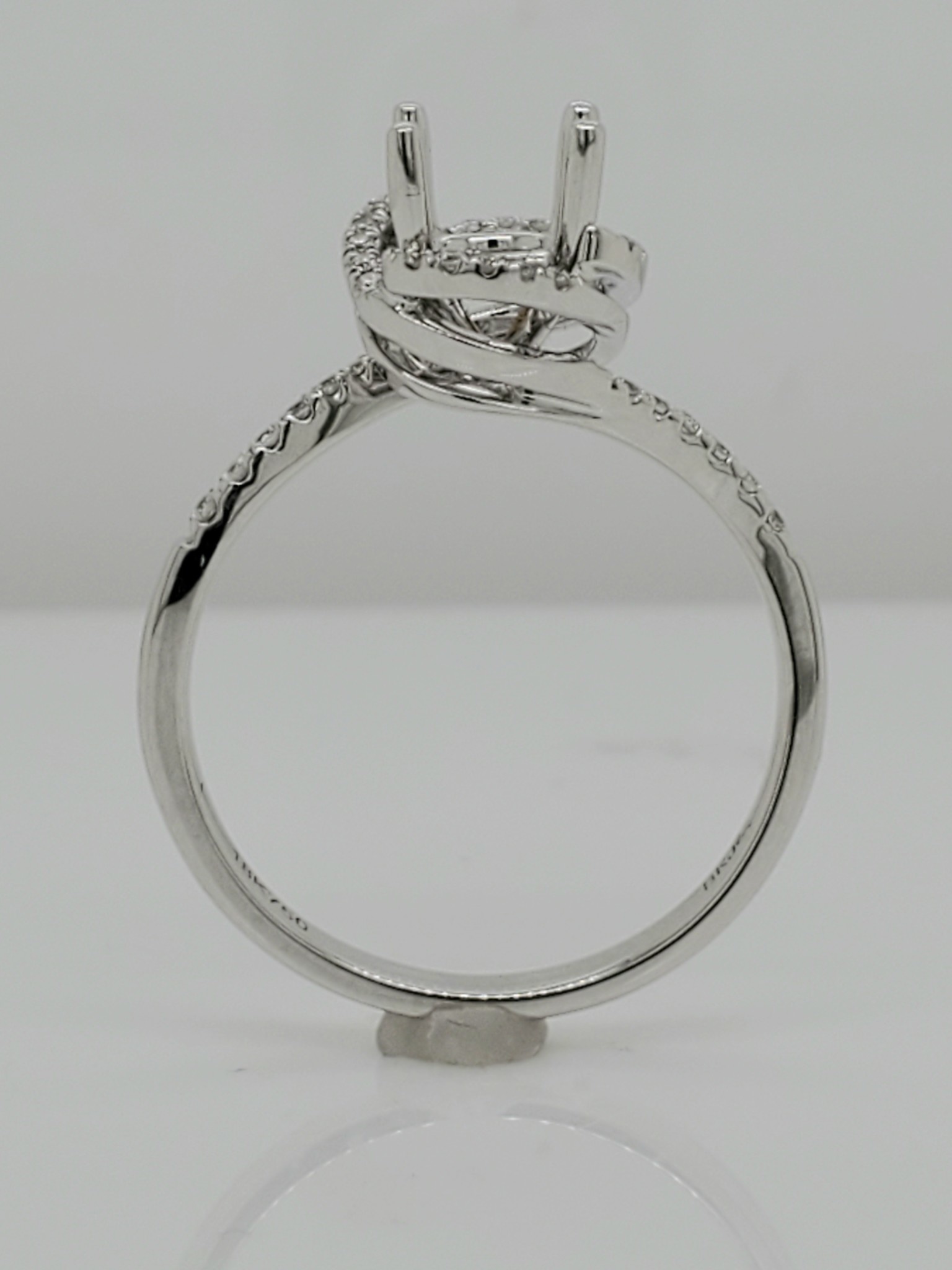 18KT White Gold Diamond Engagement Ring Setting w/ Halo 0.13 CTTW