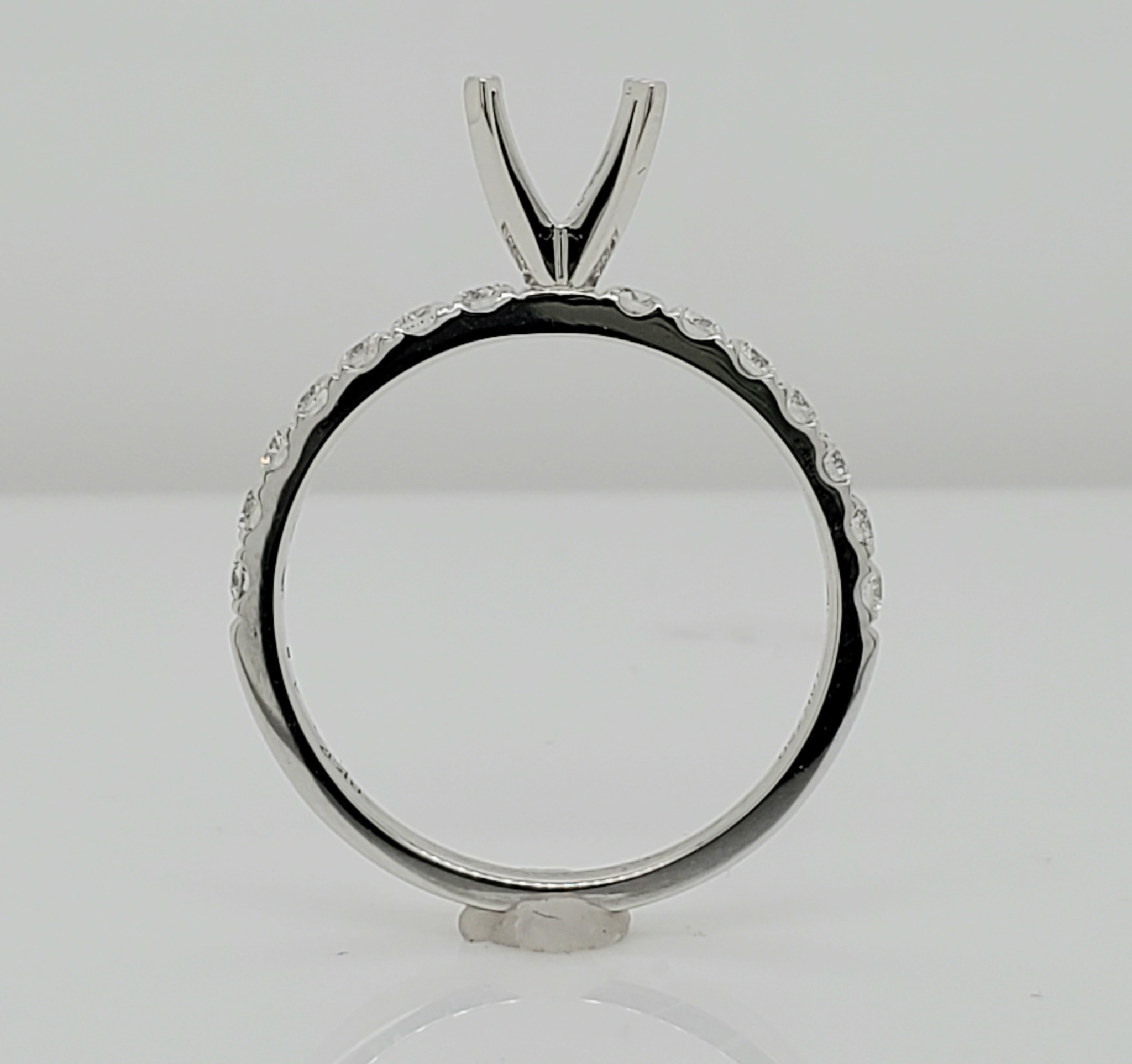 18KT White Gold Diamond Engagement Ring Setting 0.40 CTTW 18KT White Gold Diamond Engagement Ring Setting 0.40 CTTW