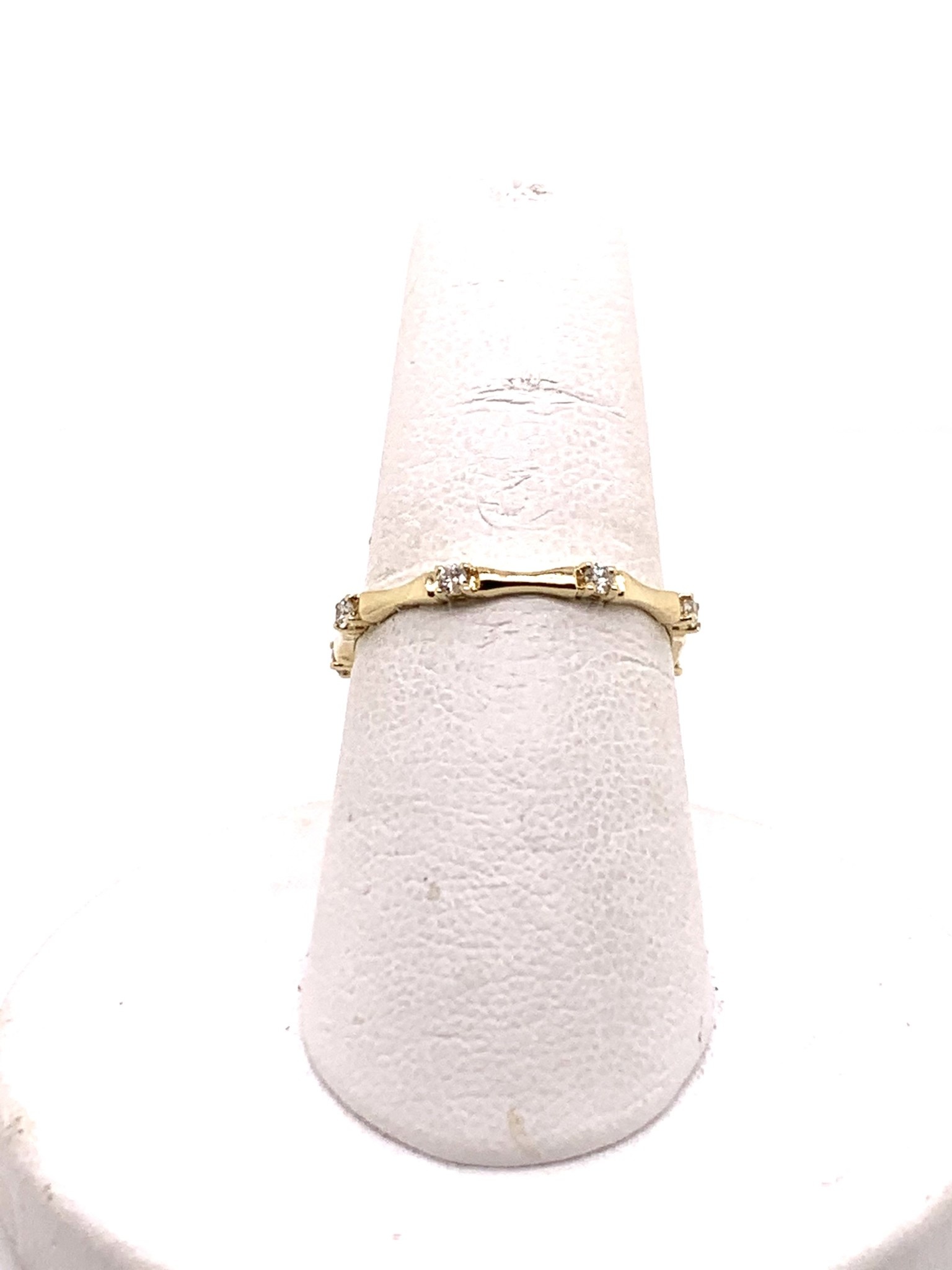 Yellow gold 0.17ct diamond wedding band