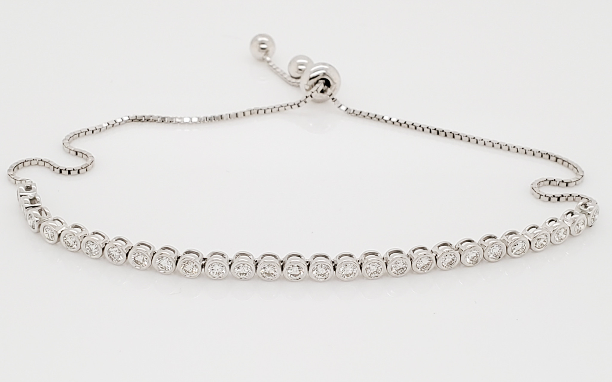 14KT White Gold Diamond Lariat Bracelet 0.95 CTTW