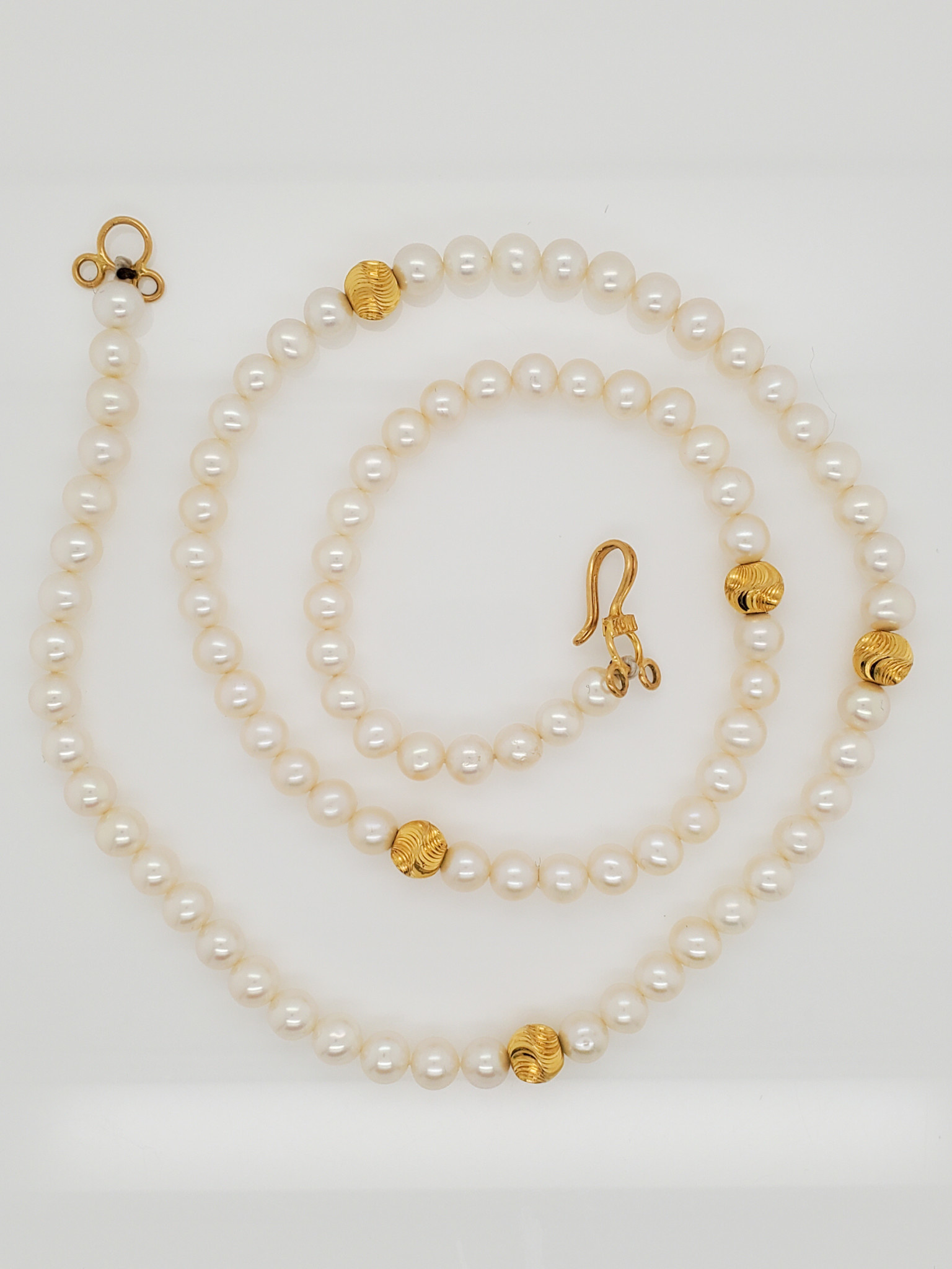 18" White Round Pearl Strand w/ Yellow Gold Beads