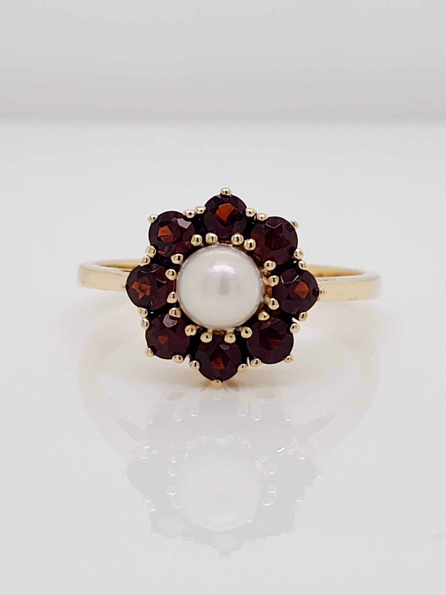 14KT Yellow Gold Estate Pearl & Garnet Ring 14KT Yellow Gold Estate Pearl & Garnet Ring